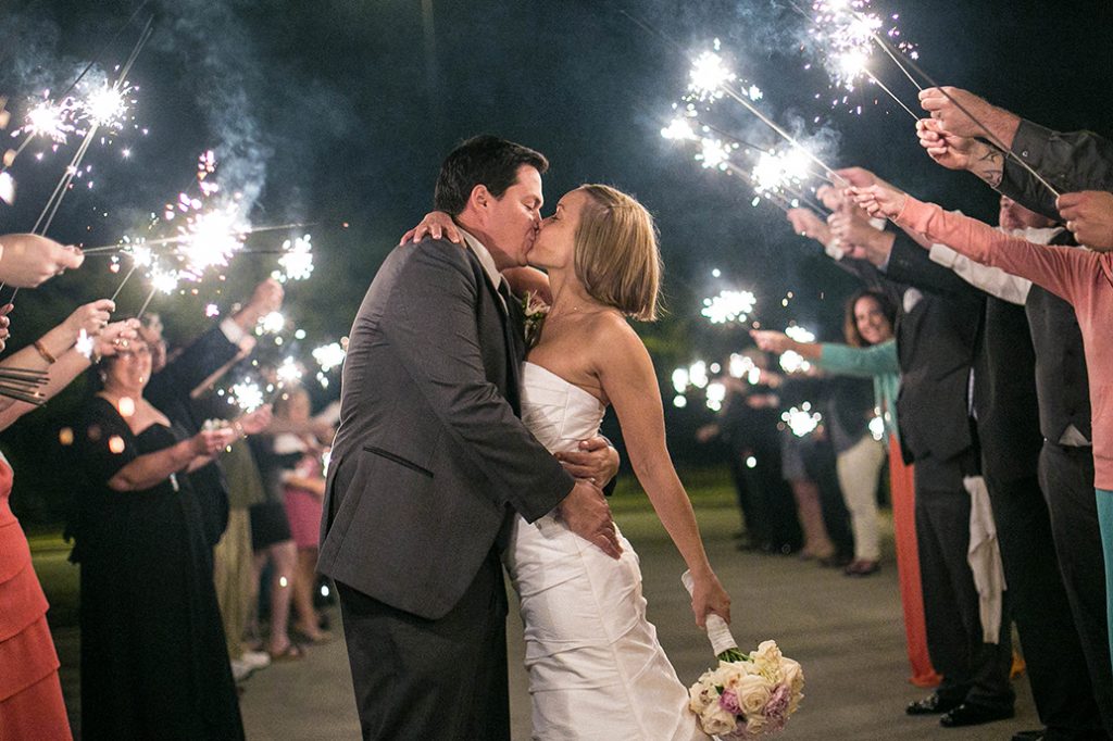 Tudo-o-que-você-precisa-saber-sobre-sparklers-de-casamento