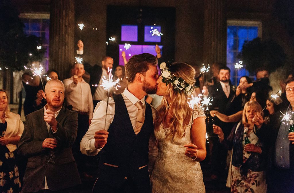 Tudo-o-que-você-precisa-saber-sobre-sparklers-de-casamento