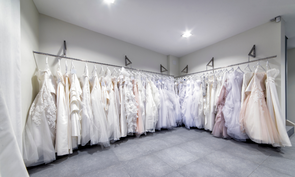 Charme sem custar caro: Vestidos de noiva acessíveis para celebrações memoráveis