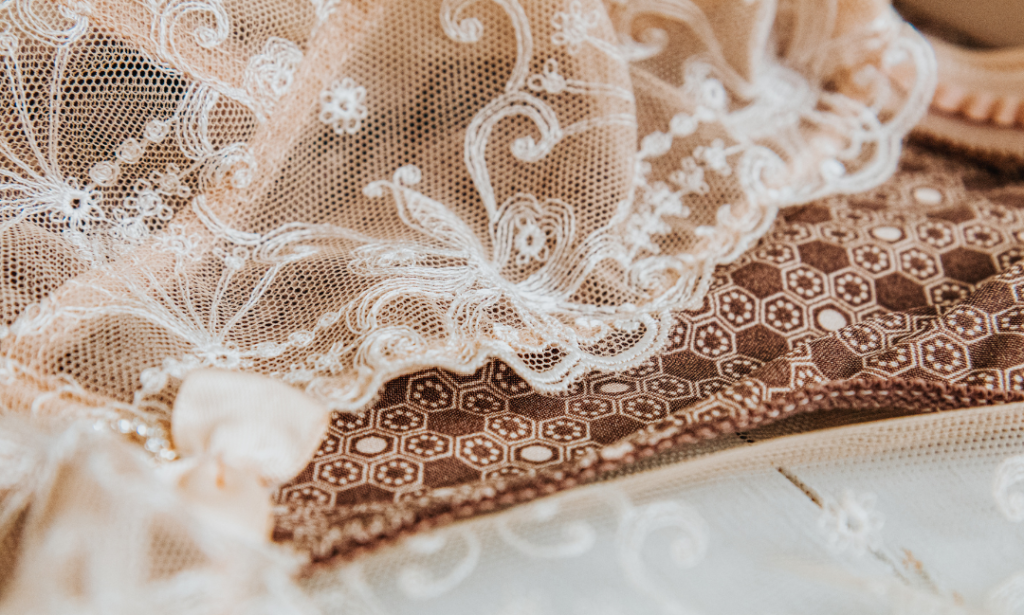 Decifrando as opções de tecidos: Escolhendo o melhor para seu vestido de noiva