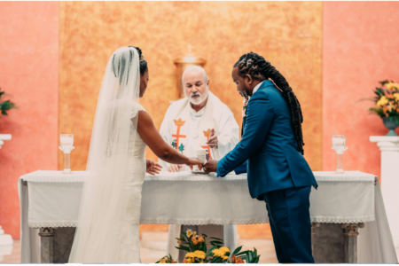 Realize seu casamento civil e religioso simultaneamente de forma simples e prática.